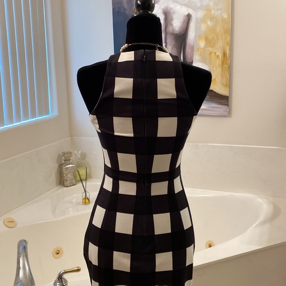 Blk white dress - Picture 4 of 5